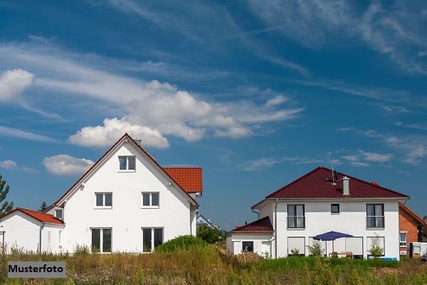 Doppelhaushälfte mit Terrasse und Garage